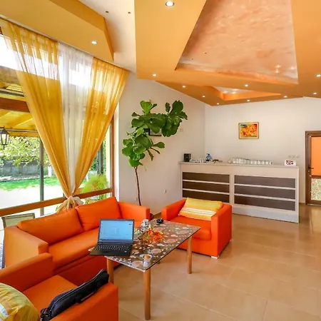 Comfortable 1bedroom With Kitchen In Dafinka Qq Apartment