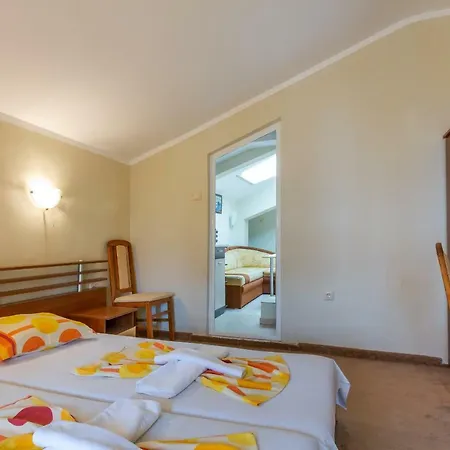 Comfortable 1bedroom With Kitchen In Dafinka Qq