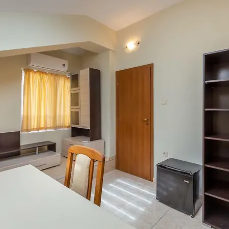 Apartment Comfortable 1bedroom With Kitchen In Dafinka Qq Burgas